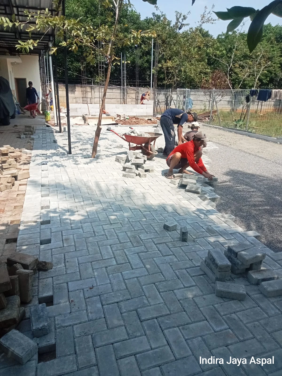 Pemasangan Paving Blok oleh Indira Jaya Aspal